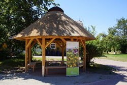 Kleiner Pavillon auf dem Gelände des Schlossberghofs.